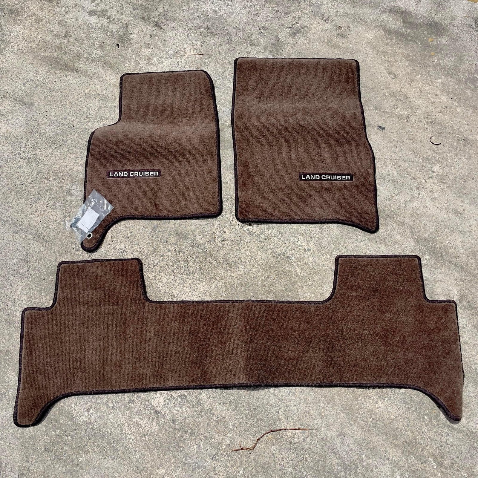 OEM Toyota 3-Piece Floor Mat Set – Oak – 80 Series Land Cruiser - Image 2