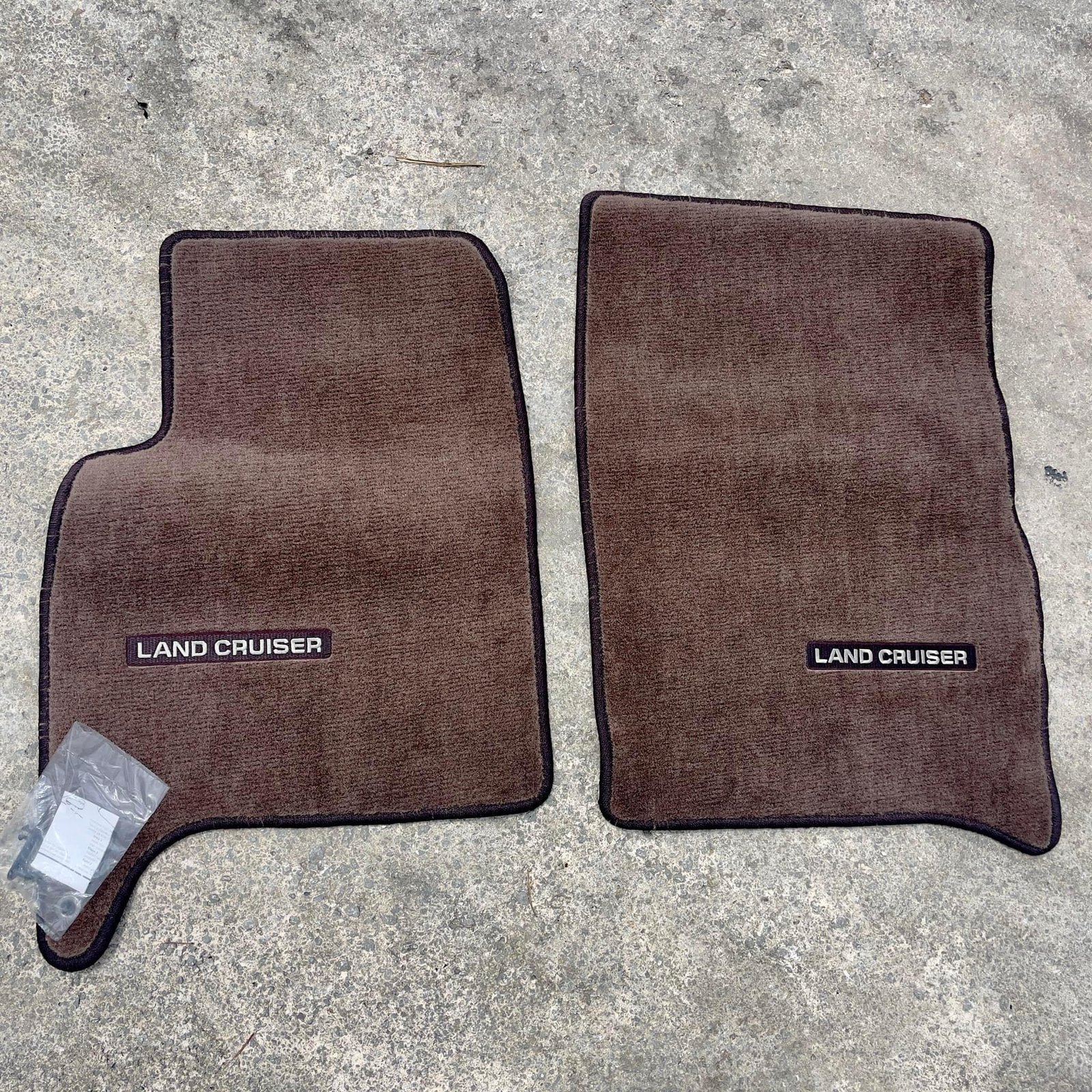 OEM Toyota 3-Piece Floor Mat Set – Oak – 80 Series Land Cruiser - Image 3