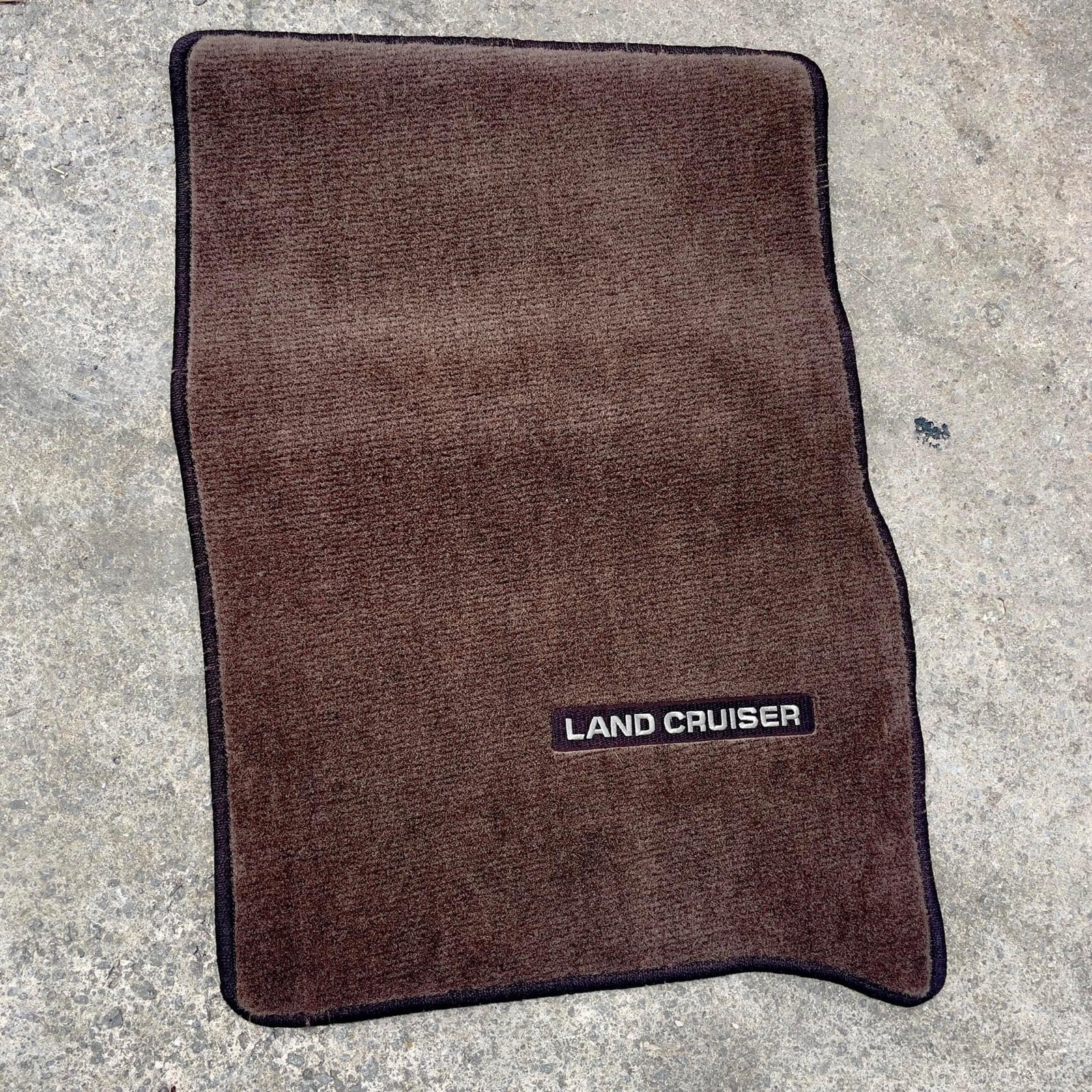 OEM Toyota 3-Piece Floor Mat Set – Oak – 80 Series Land Cruiser - Image 4