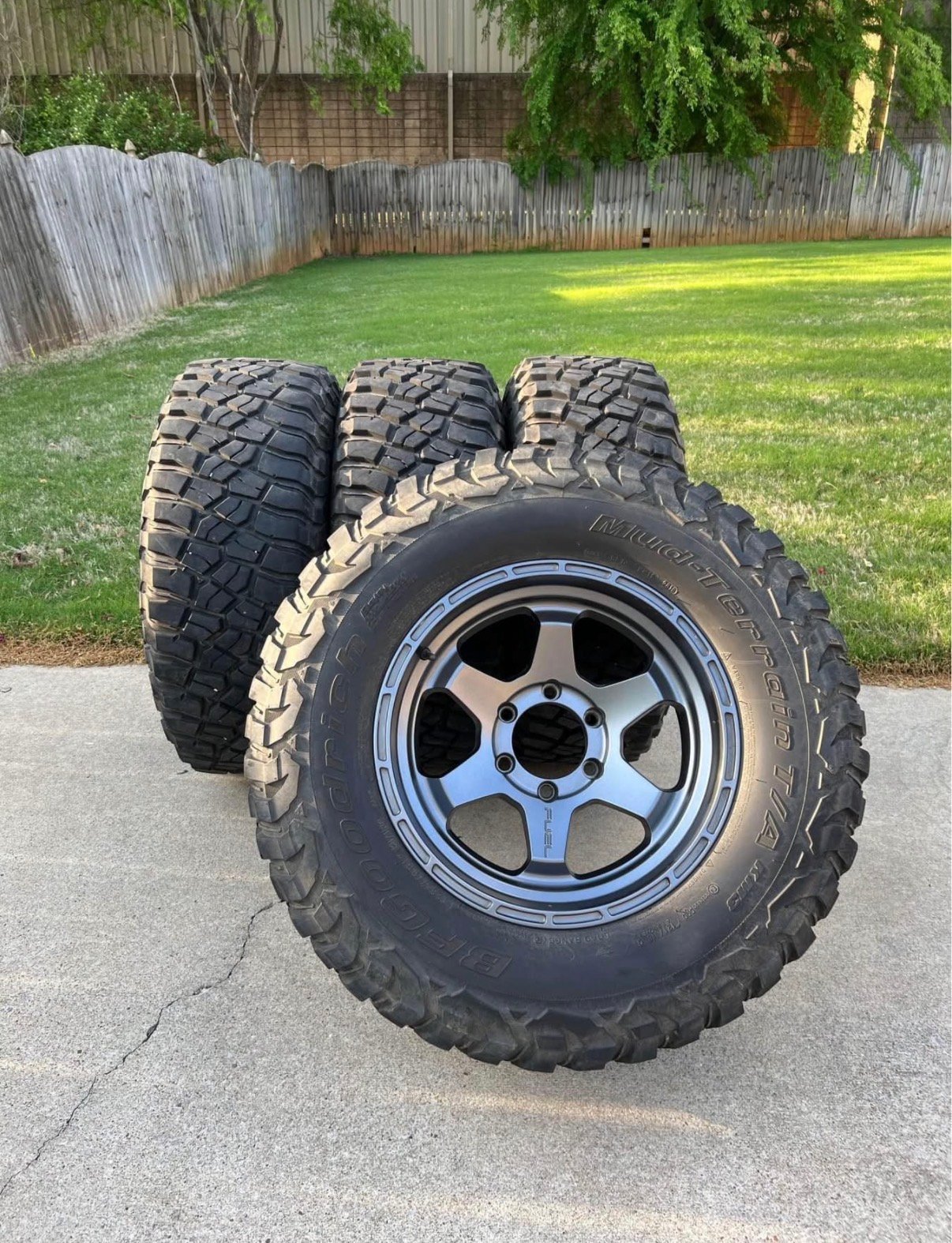 BFGoodrich LT285/70R17 KM3 Mud Terrain Tires & Fuel Shok Anthracite Wheels – Set of 4