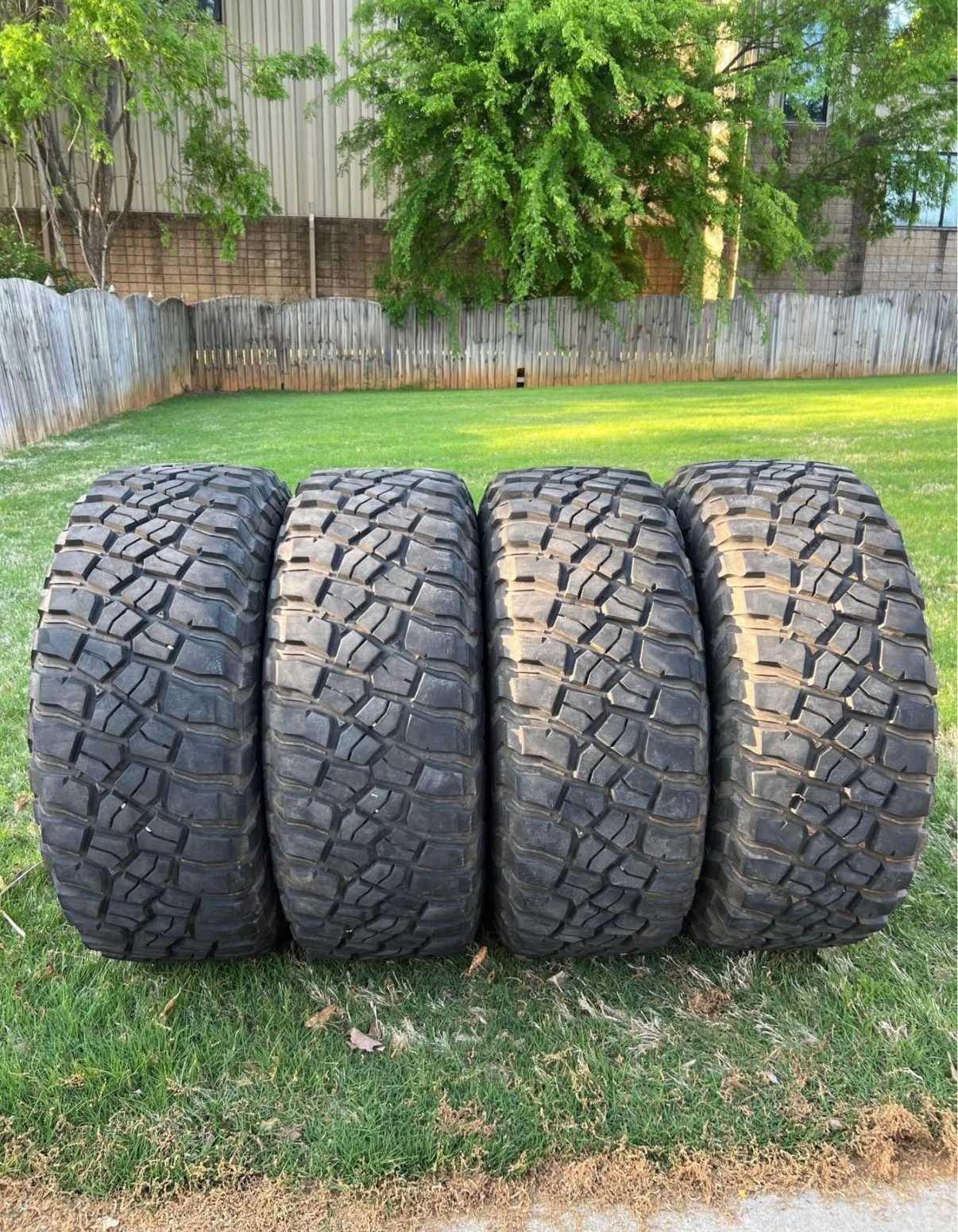 BFGoodrich LT285/70R17 KM3 Mud Terrain Tires & Fuel Shok Anthracite Wheels – Set of 4 - Image 3