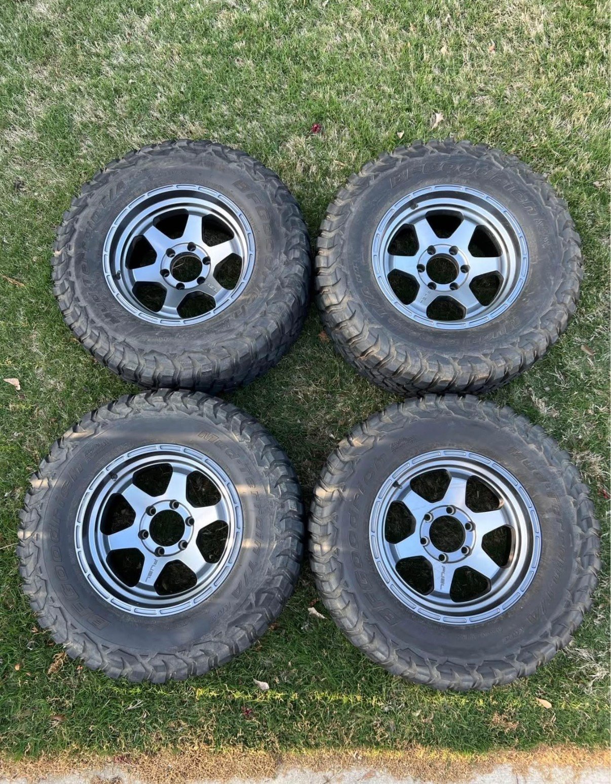 BFGoodrich LT285/70R17 KM3 Mud Terrain Tires & Fuel Shok Anthracite Wheels – Set of 4 - Image 6